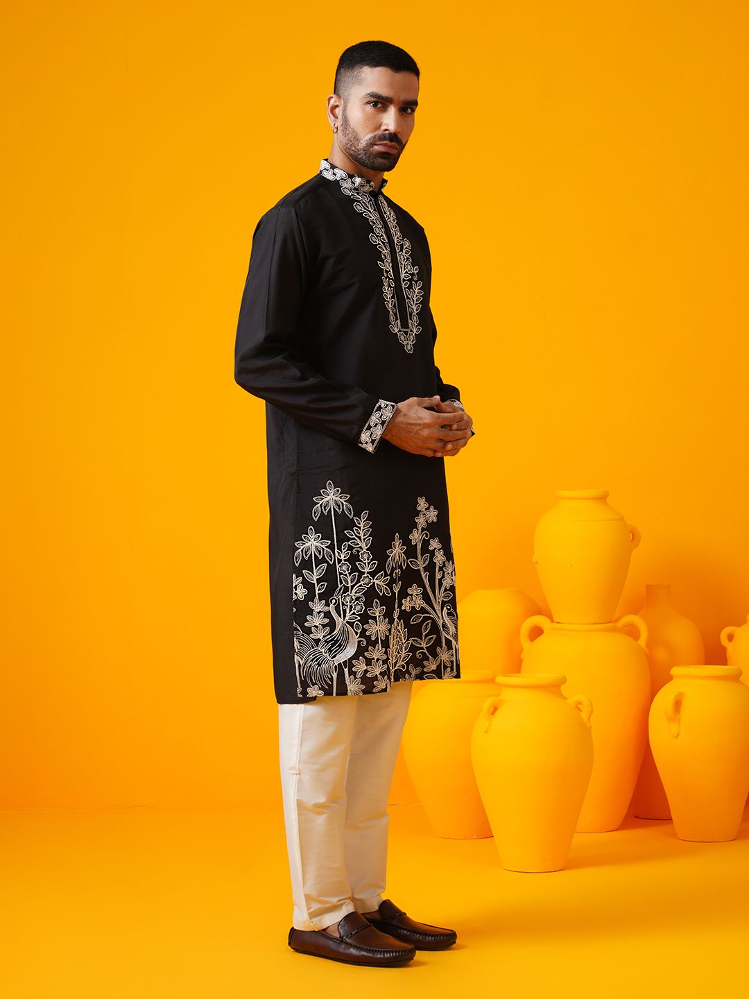 SOJANYA LUXE Kurta Lurus Kolar Mandarin Sulam Bunga Dengan Seluar