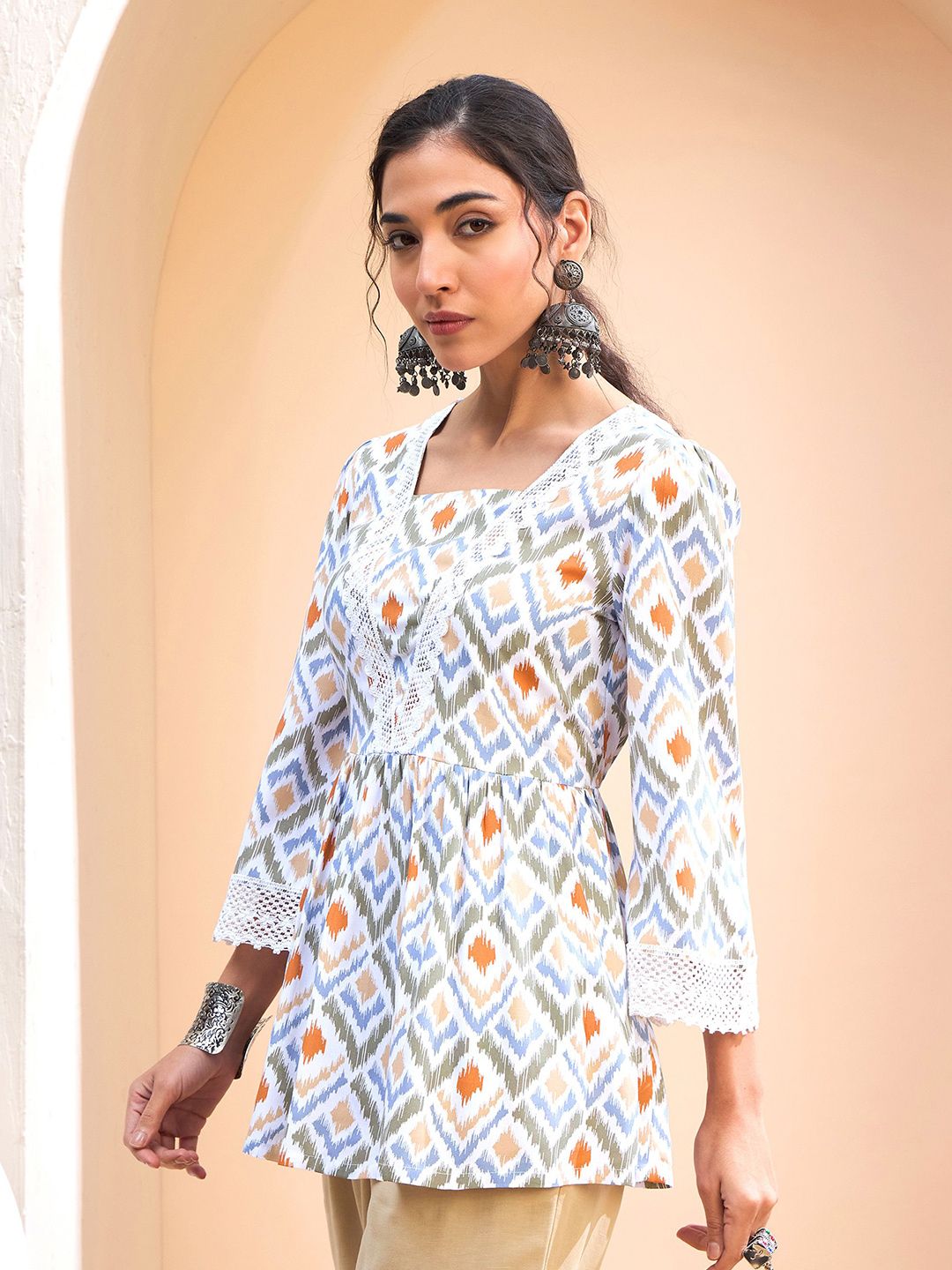 Shae by SASSAFRAS Geometric Printed V-Neck Angrakha Kurti