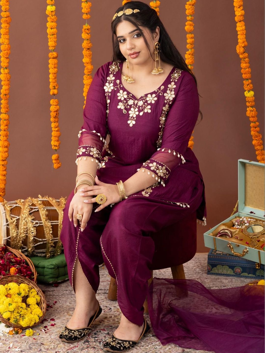 Mamicha Floral Embroidered Regular Kurta & Salwar With Dupatta
