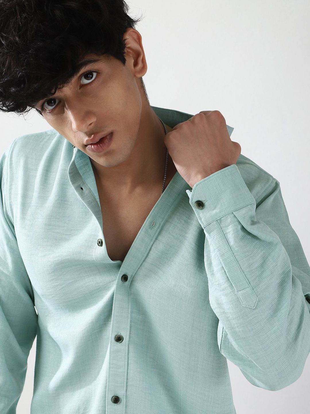 Urbano Fashion Men Light Blue Solid Linen Full Sleeve Relaxed Fit Mandarin Collar Casual Shirt