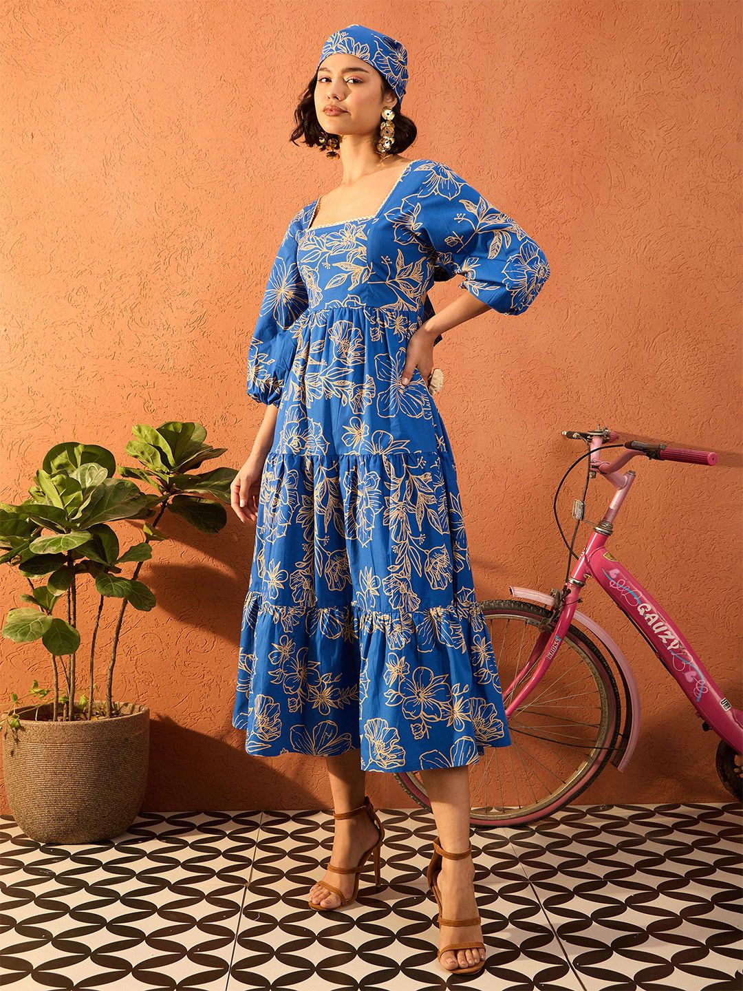 Pink Paprika oleh Sassafras Lengan Puff Bercetak Floral Sesuai dan Flare Midi Dress
