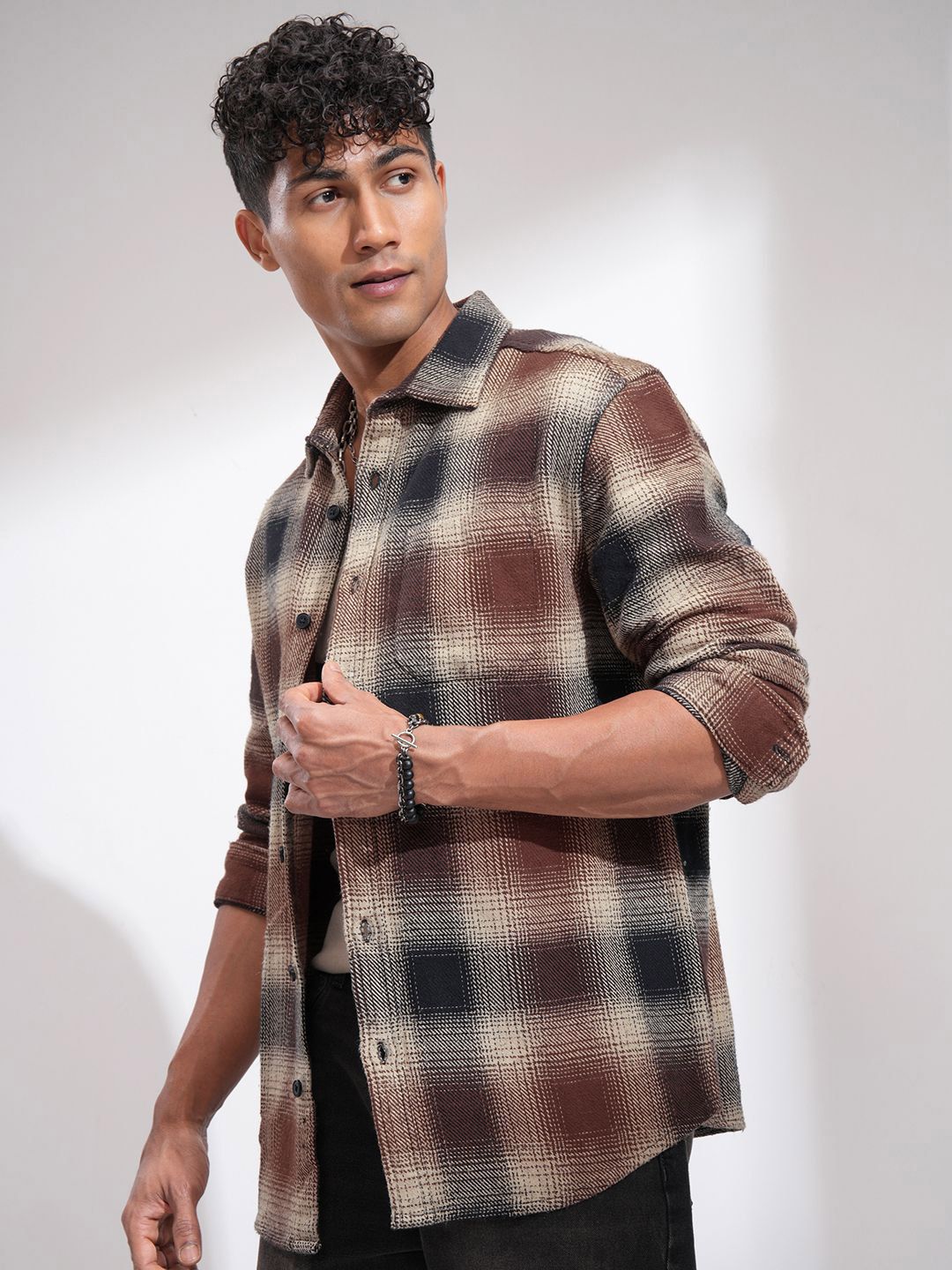 HIGHLANDER Men Comfort Relaxed Fit Cutaway Collar Checked Cotton Casual Shirt