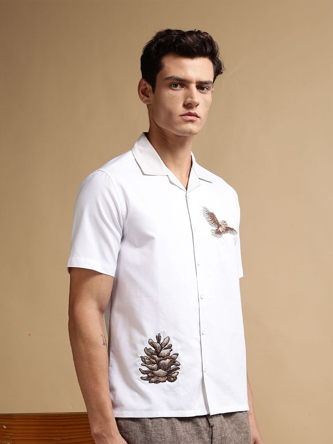 Eszett Embroidery Spread Collar White Desert Cotton Shirt