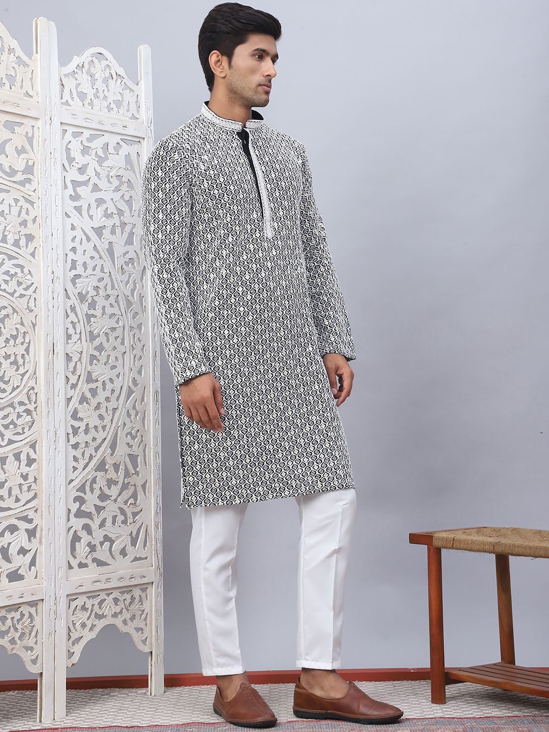 Jompers Geometric Embroidered Chikankari Pure Cotton Straight Kurta With Pyjamas