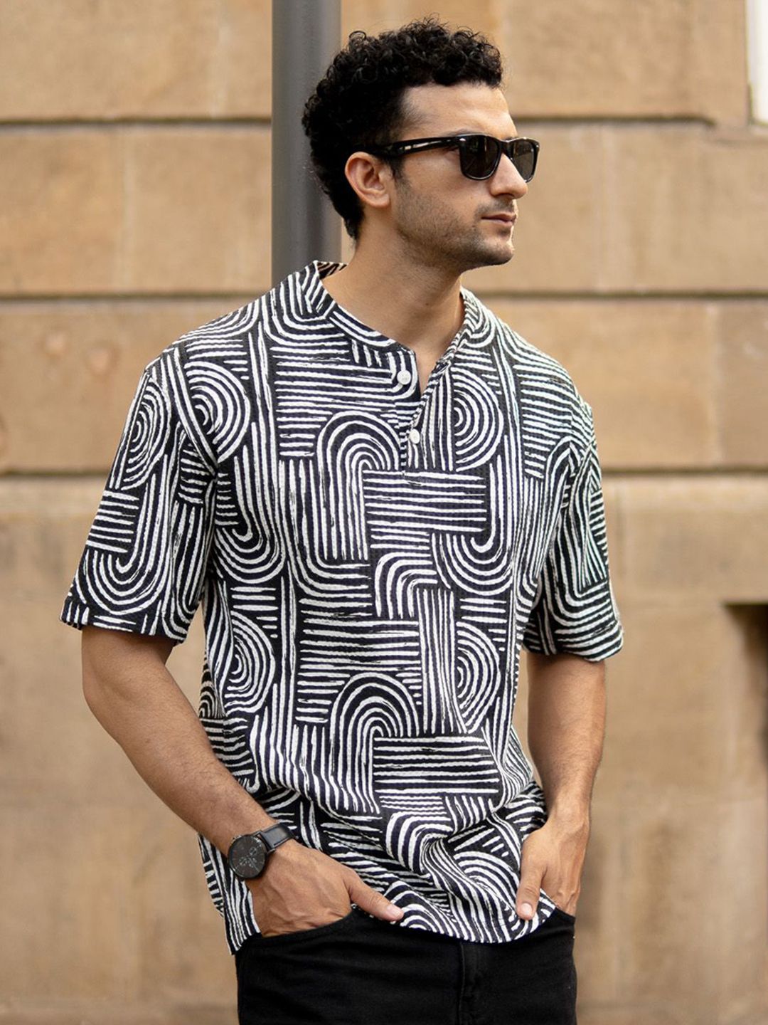 T-Shirt T-Shirt Lengan Powerlook Geometric Henley Neck-Led