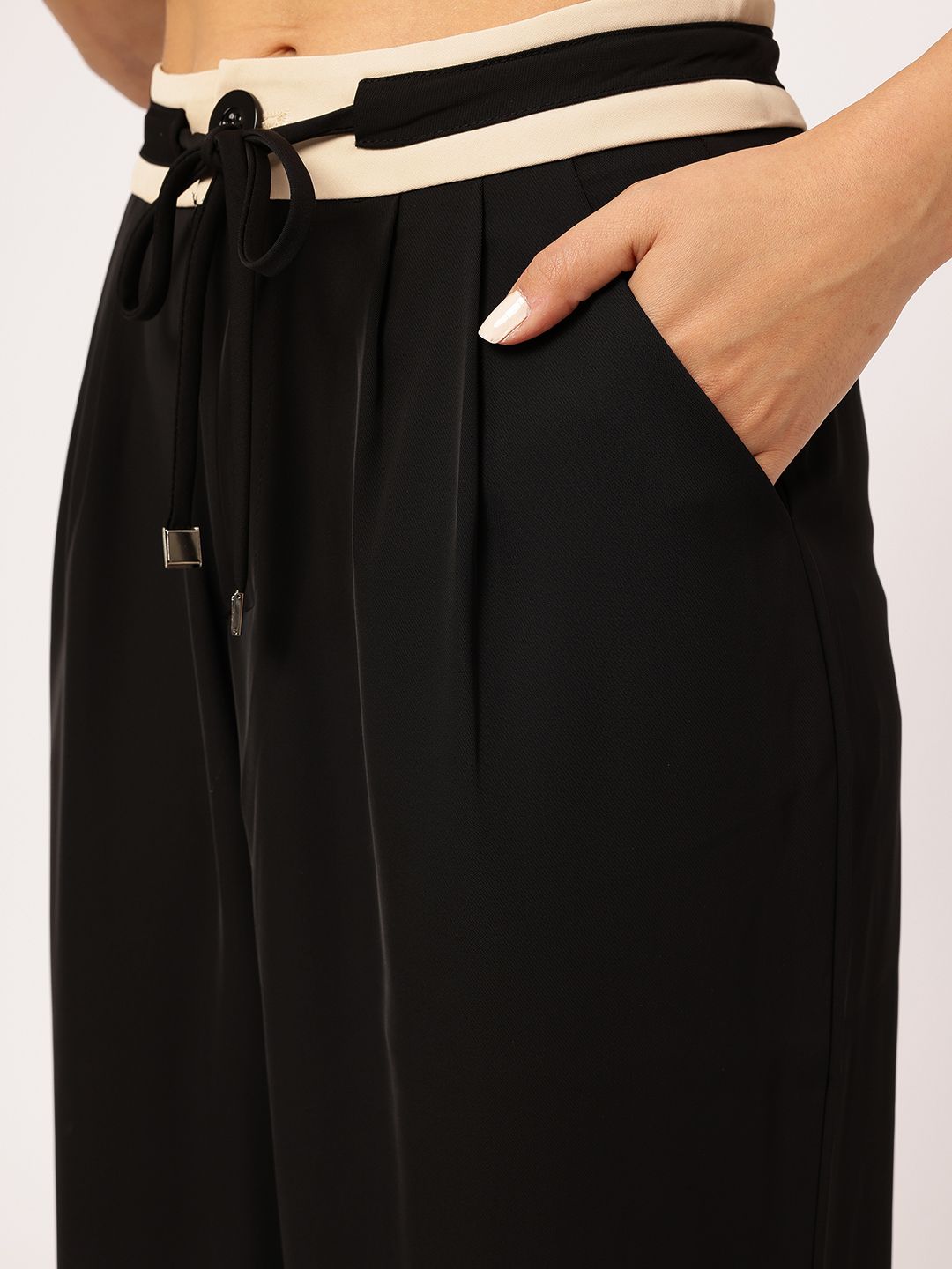 DressBerry Women Urban Elegance Tie-Up Pleated Trousers