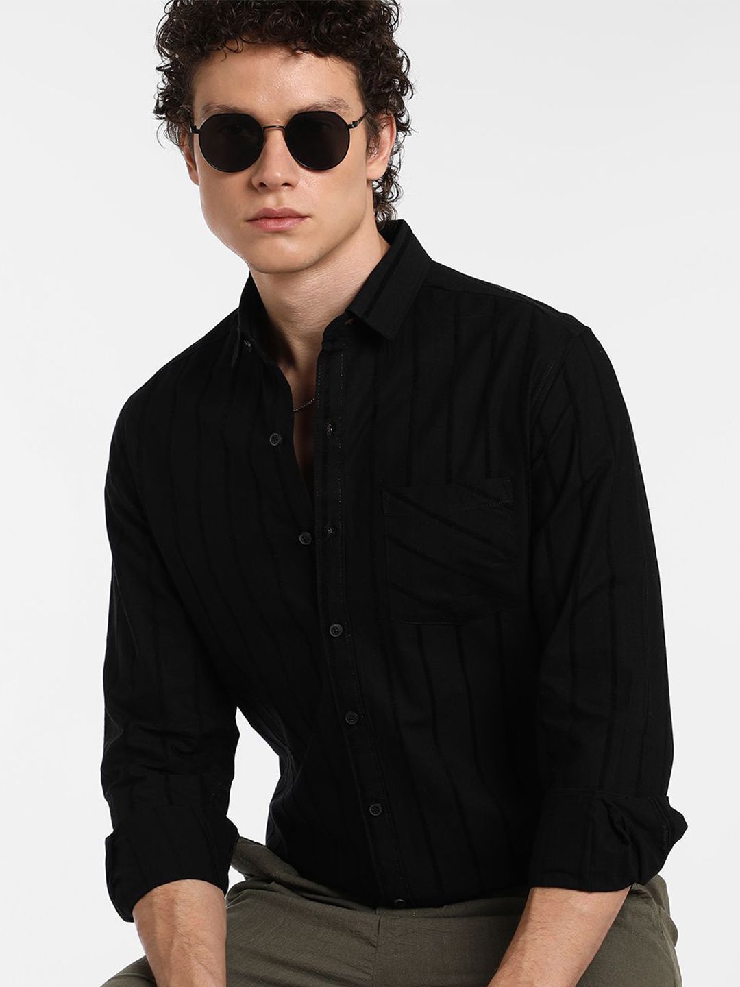 Campus Sutra Men Comfort Spread Collar Solid Cotton Casual Shirt