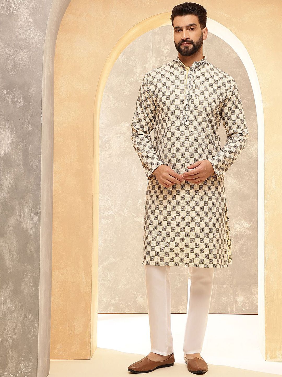 SOJANYA Men Geometric Embroidered Thread Work Kurta