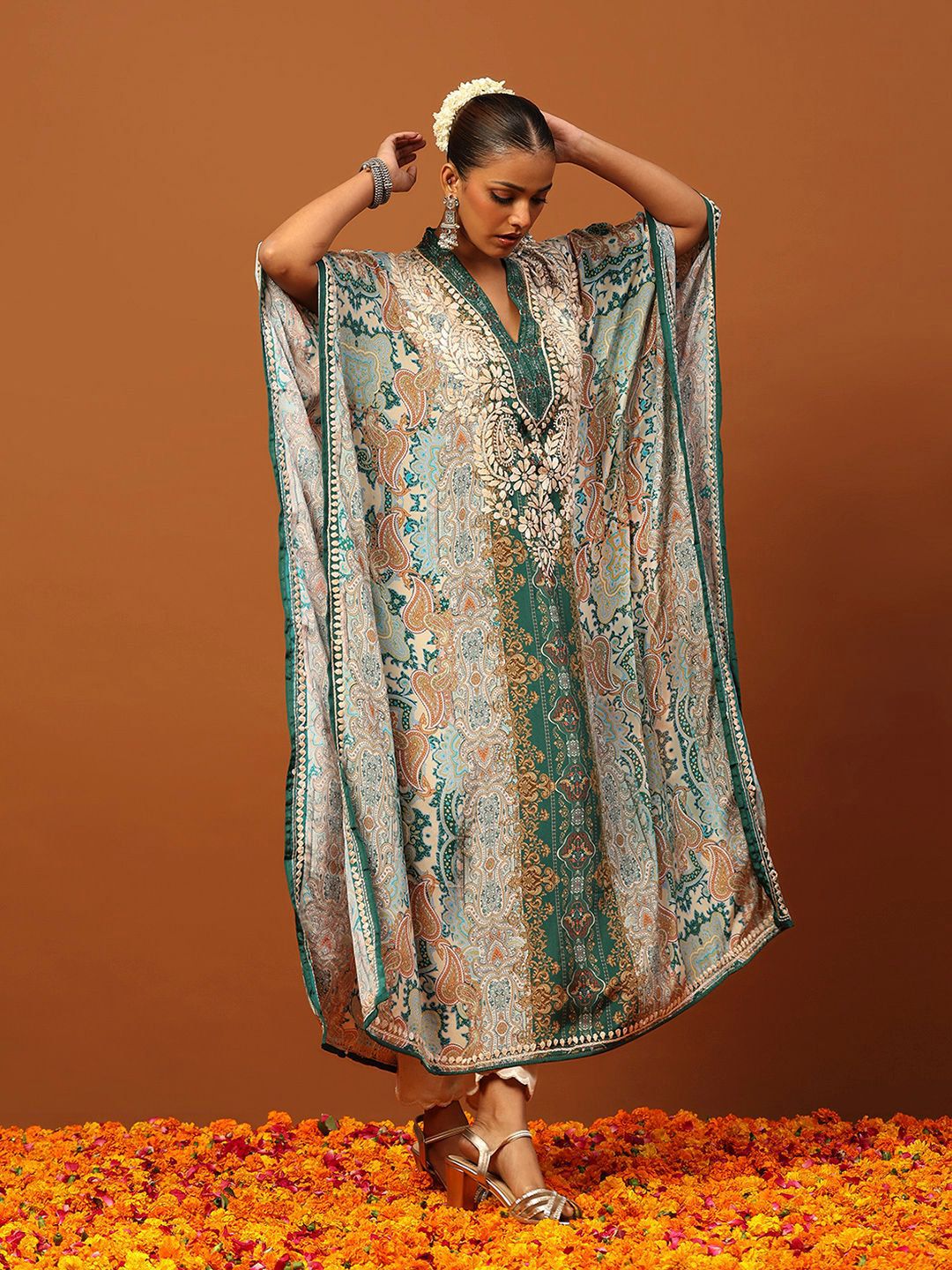 Rumah Chikankari Wanita Green Crepe Chikankari Sulam Kaftan Panjang