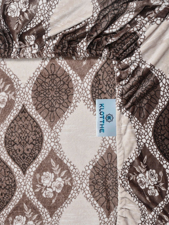KLOTTHE Coklat Geometric Printed Dilengkapi 300 TC Woolen Bedsheet King & 2 Sarung Bantal