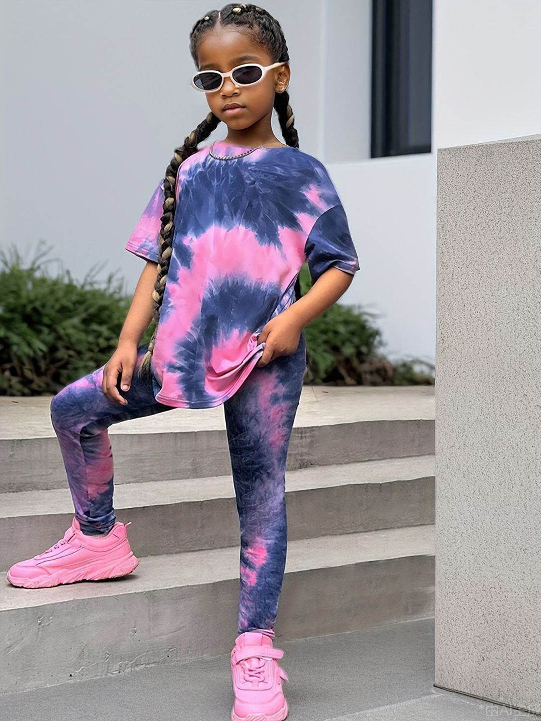 YK Girls Printed T-Shirt & Trousers Clothing Set