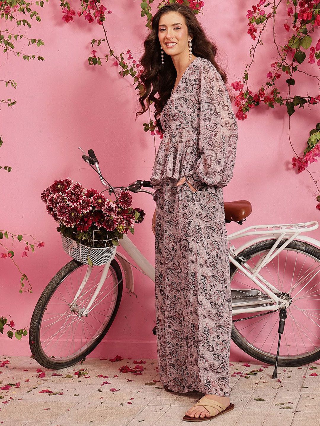 Quiero Meher Bercetak atas V-Neck dengan Palazzos Co-Ords