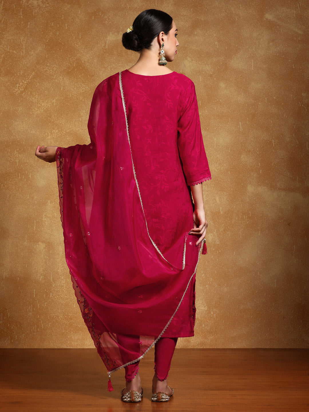 Varanga Women Floral Embroidered Regular Kurta with Trousers & With Dupatta