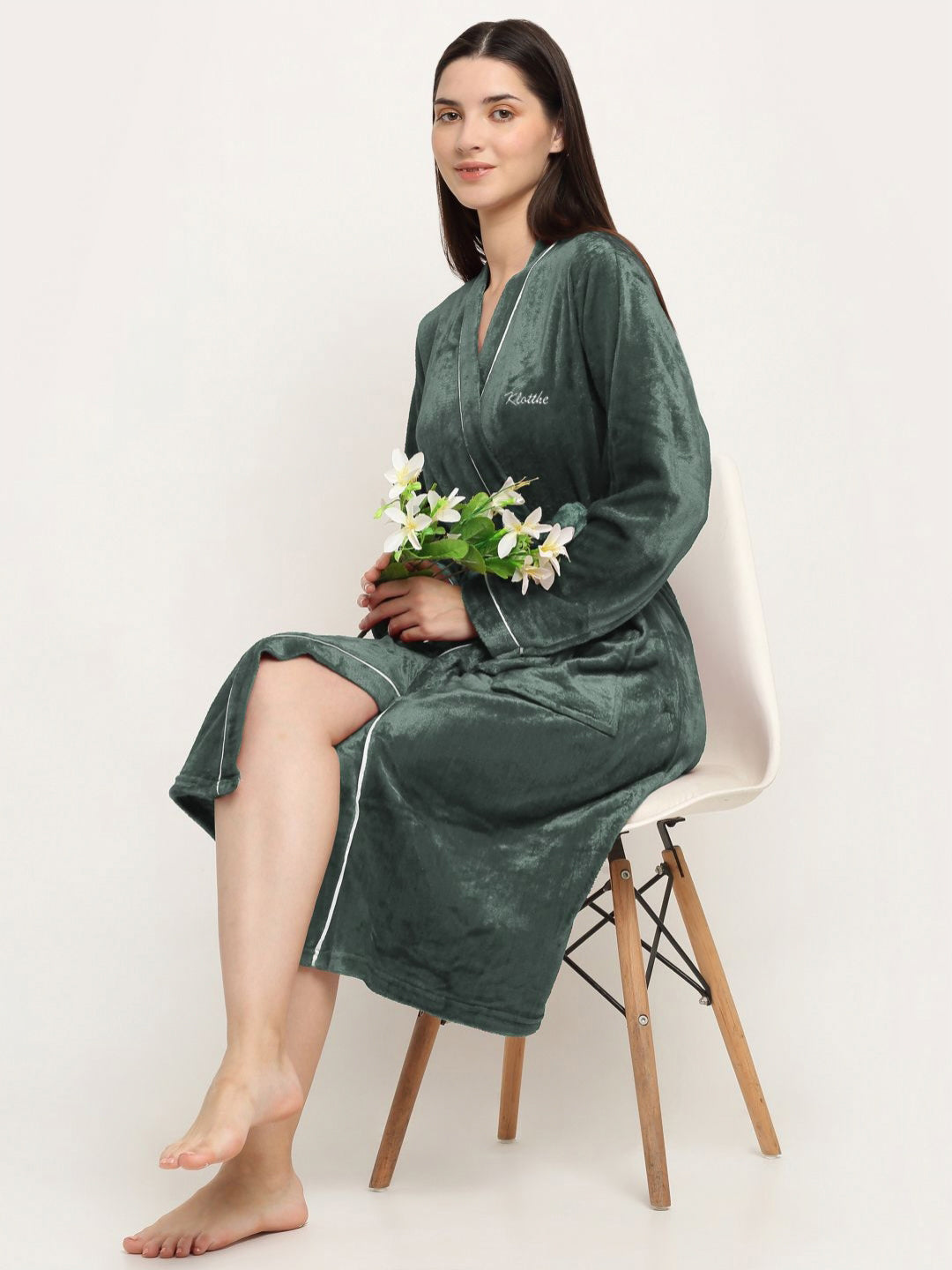 KLOTTHE Green Woolen Long Sleeves Bath Robe With Belt