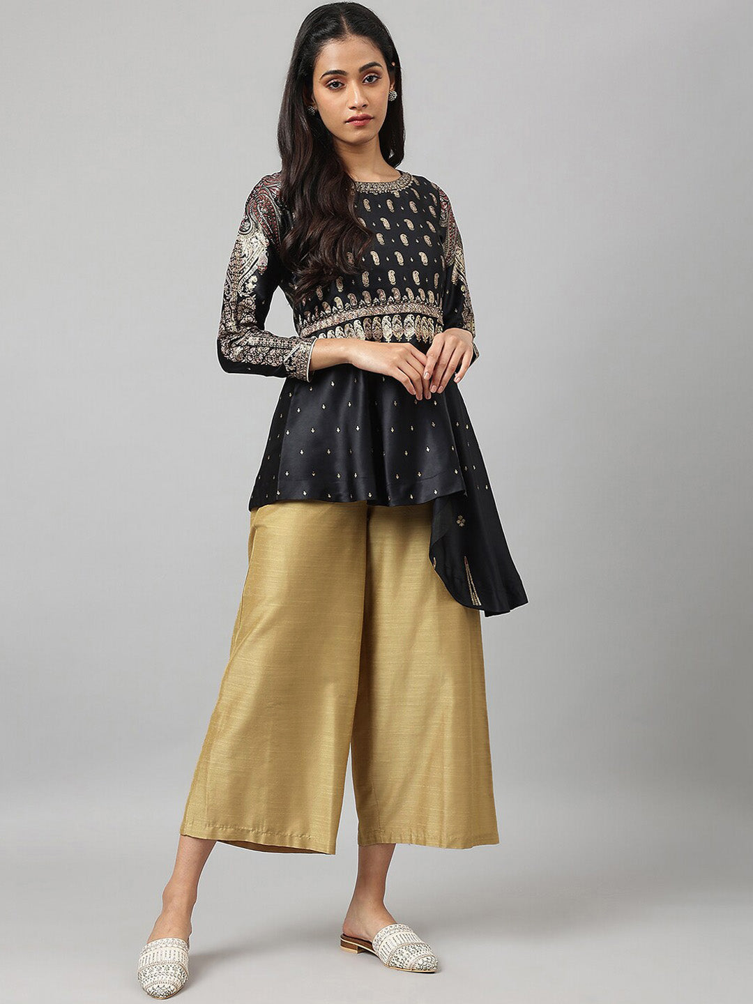 W Women Gold-Toned Comfort Cropped Parallel Trousers