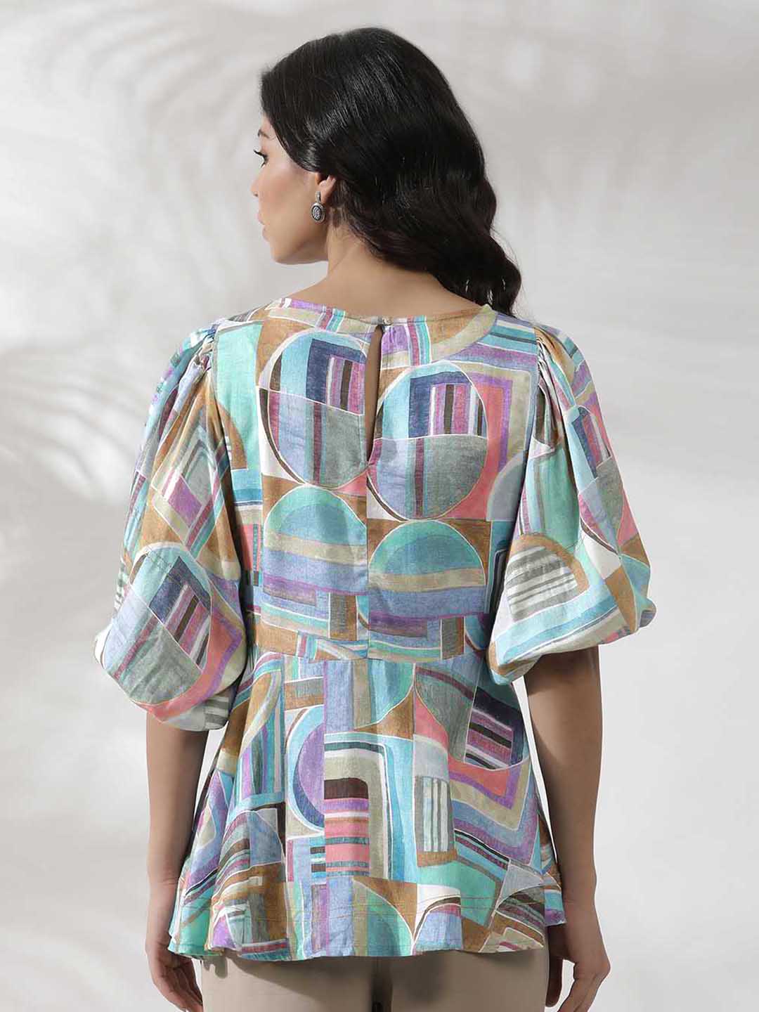 W Geometric Printed Puffed Sleeves Top