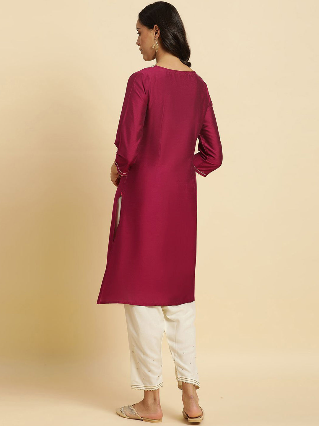 W Round Neck Floral Embroidered Straight Kurta