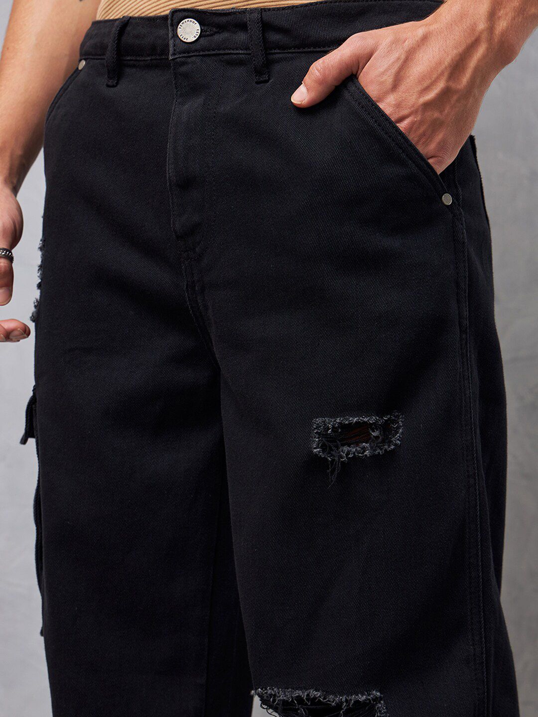 Bewakoof Men Black Straight Fit High-Rise Mildly Distressed Cargo Styles Jeans
