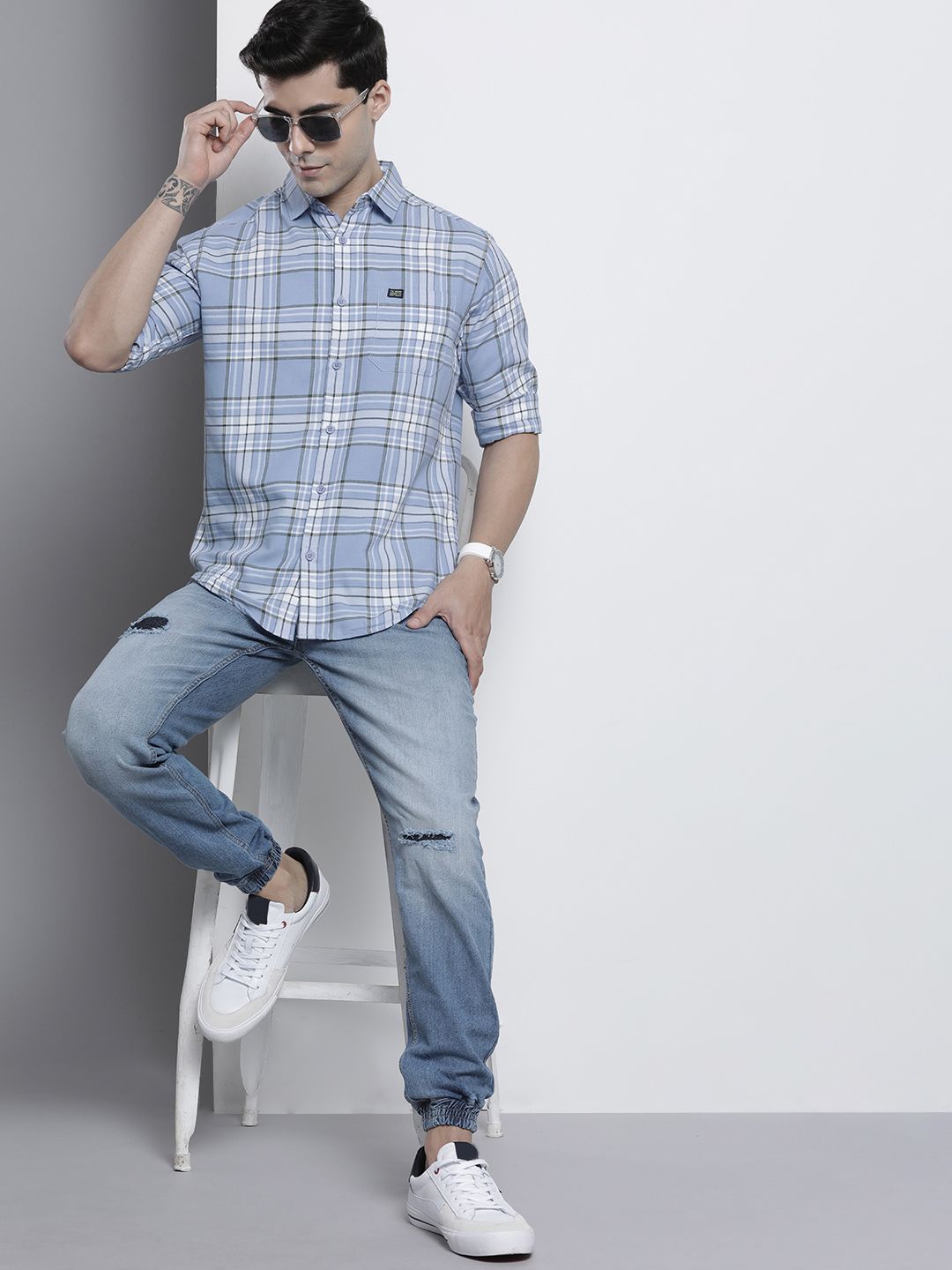 The Indian Garage Co Men Blue Comfort Checked Casual Shirt