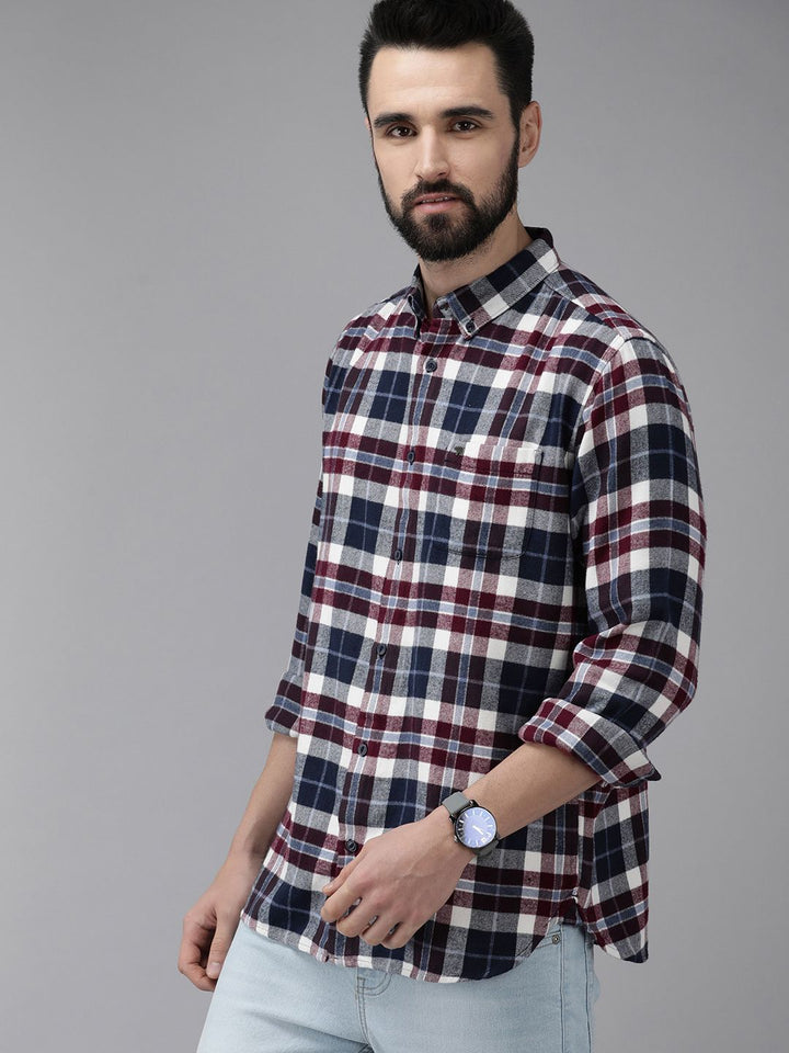 THE BEAR HOUSE Men White & Navy Blue Slim Fit Checked Flannel Cotton Shirt