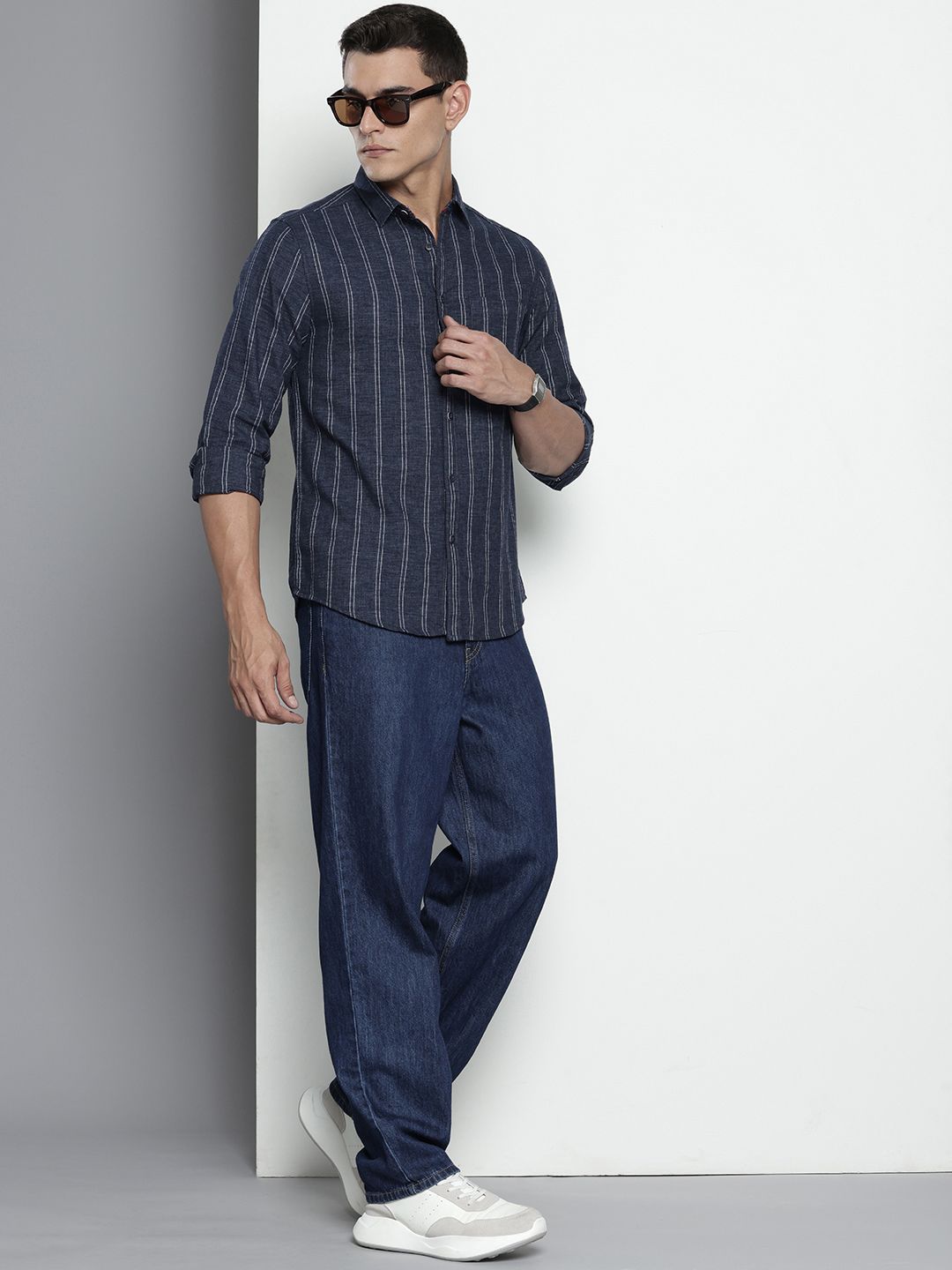 The Indian Garage Co Slim Fit Vertical Stripes Casual Shirt