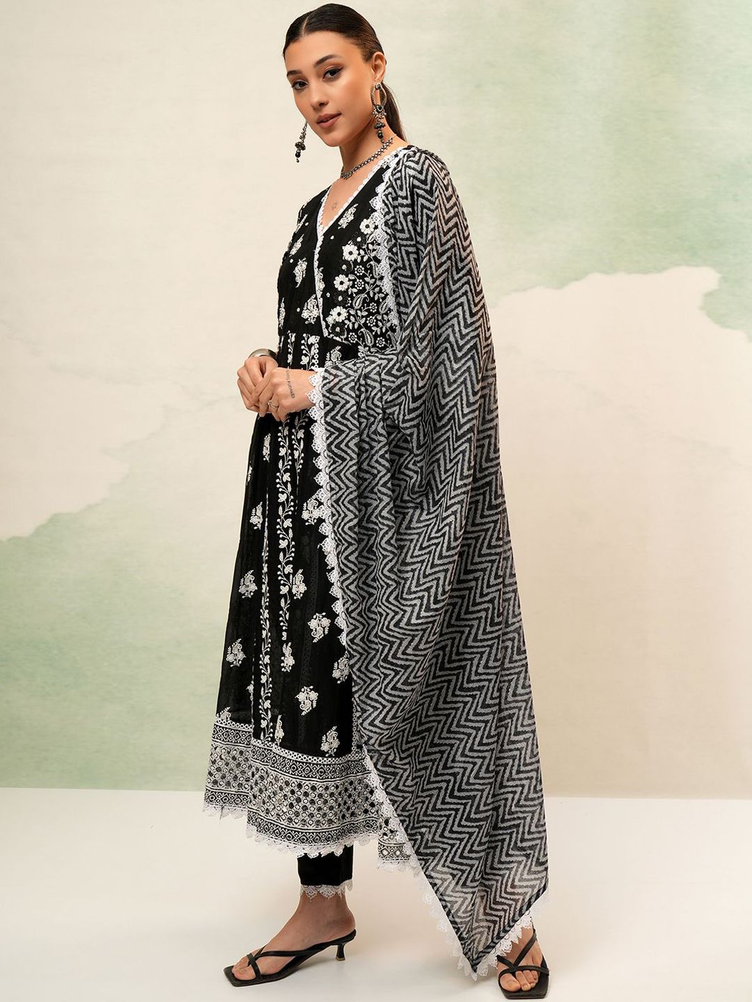 Vishudh Women Floral Embroidered Pure Cotton Kurta with Trousers & With Dupatta