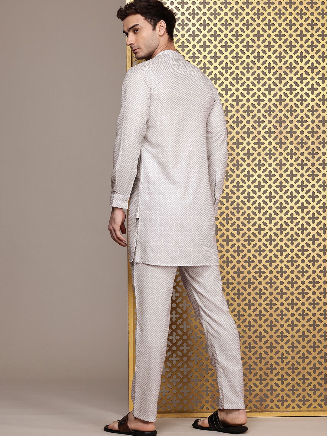 House of Pataudi Men Geometric Printed Jashn Kurta with Trousers