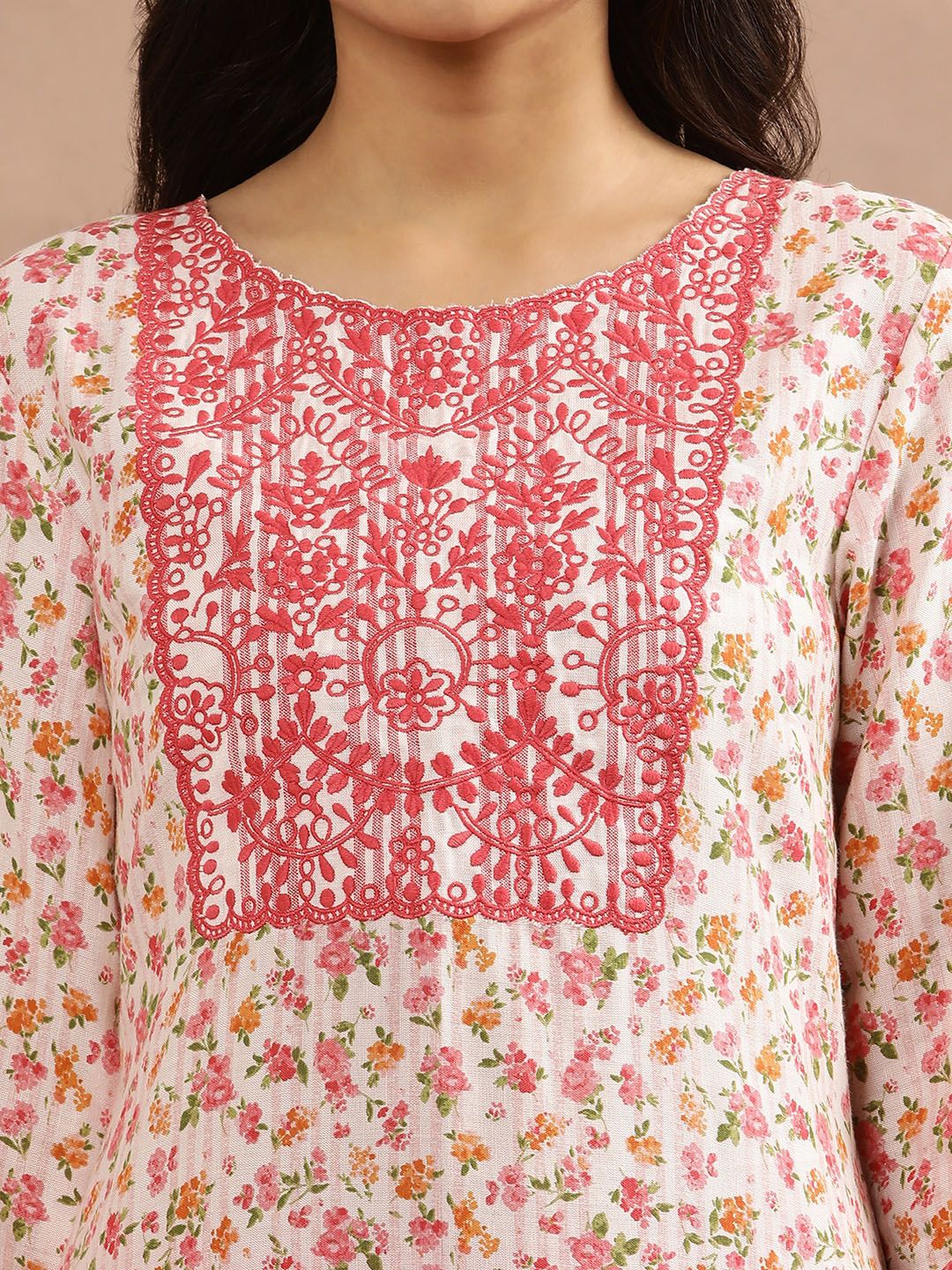 W White & Pink Floral Printed Thread Work Straight Kurta