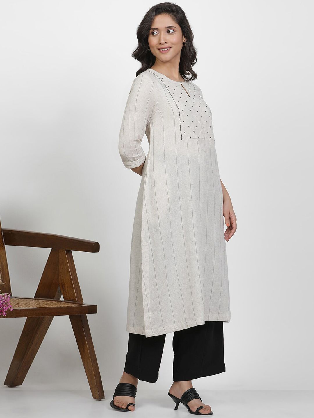 W Geometric Yoke Design Thread Work Kurta