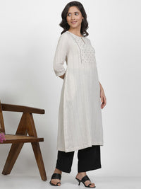 W Geometric Yoke Design Thread Work Kurta