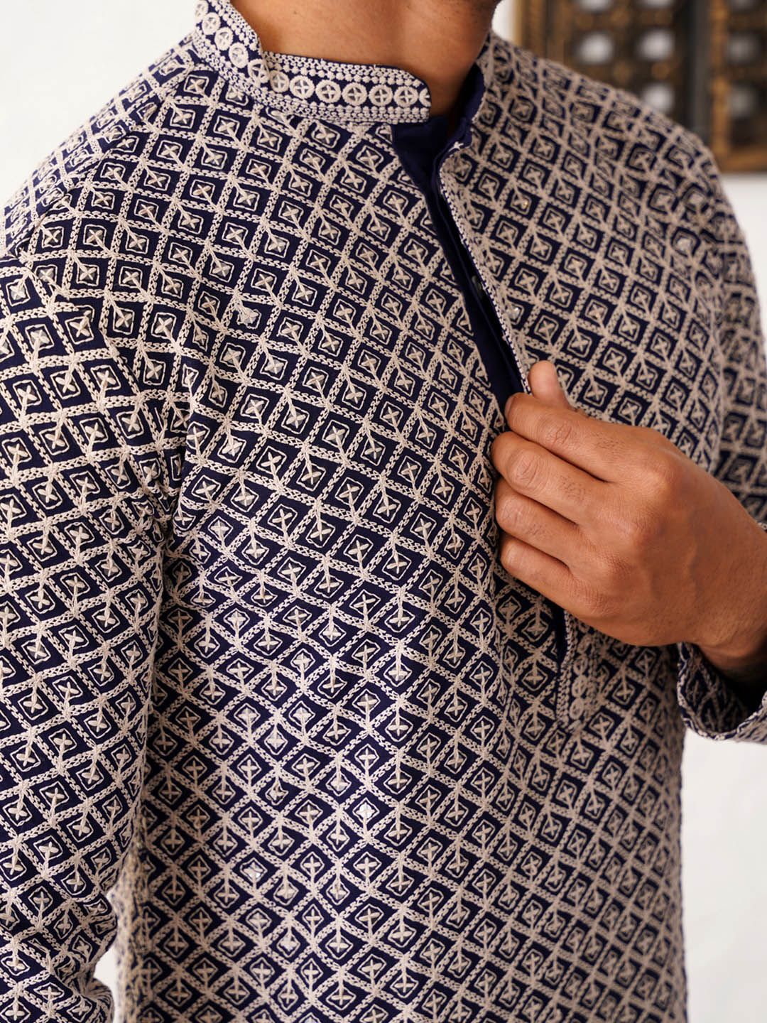 Jompers Mandarin Collar Geometric Thread Work Cotton Straight Kurta