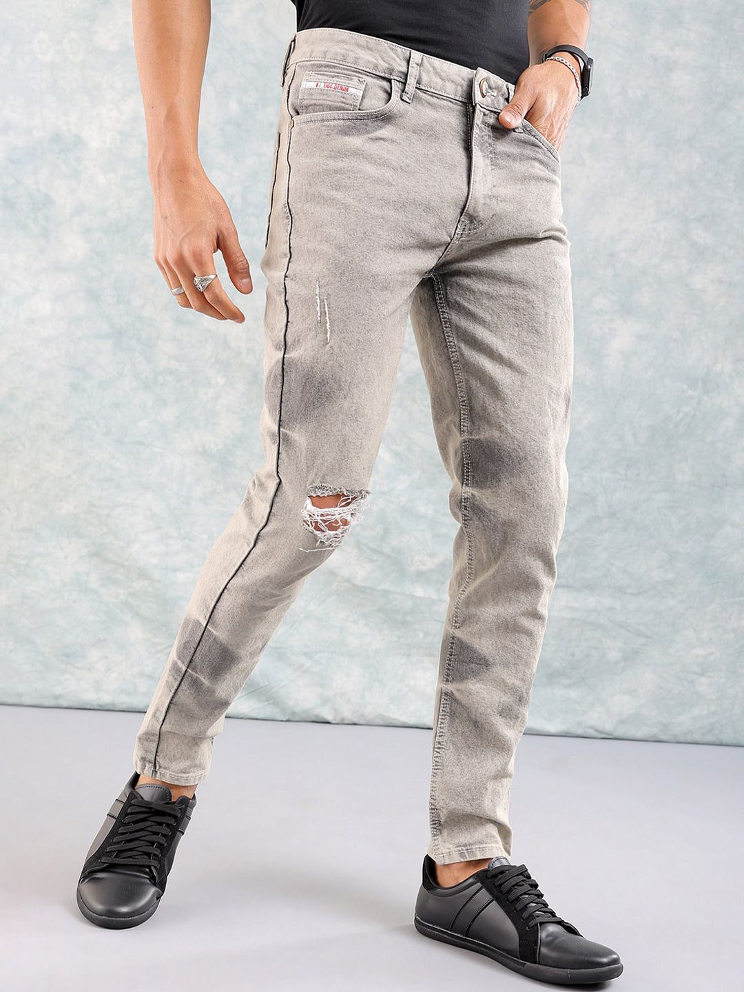 The Indian Garage Co Men Slim Fit Mildly Distressed Heavy Fade Jeans