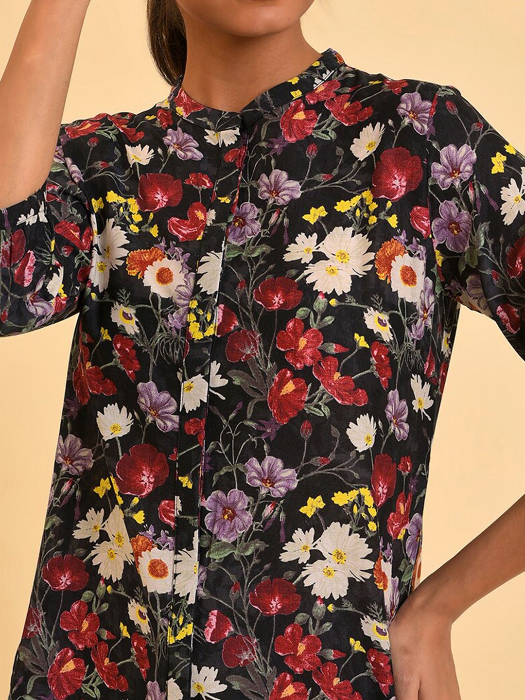 W Black & Red Floral Printed Mandarin Collar Shirt Style Top