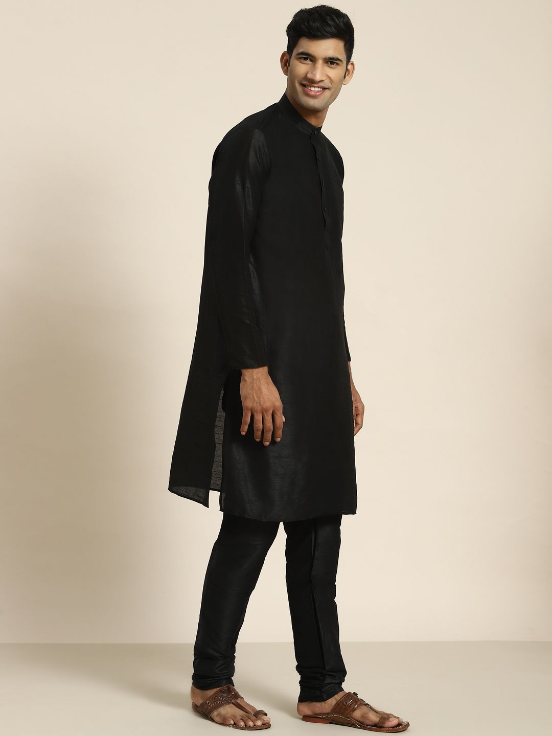 SOJANYA Men Black Kurta with Churidar