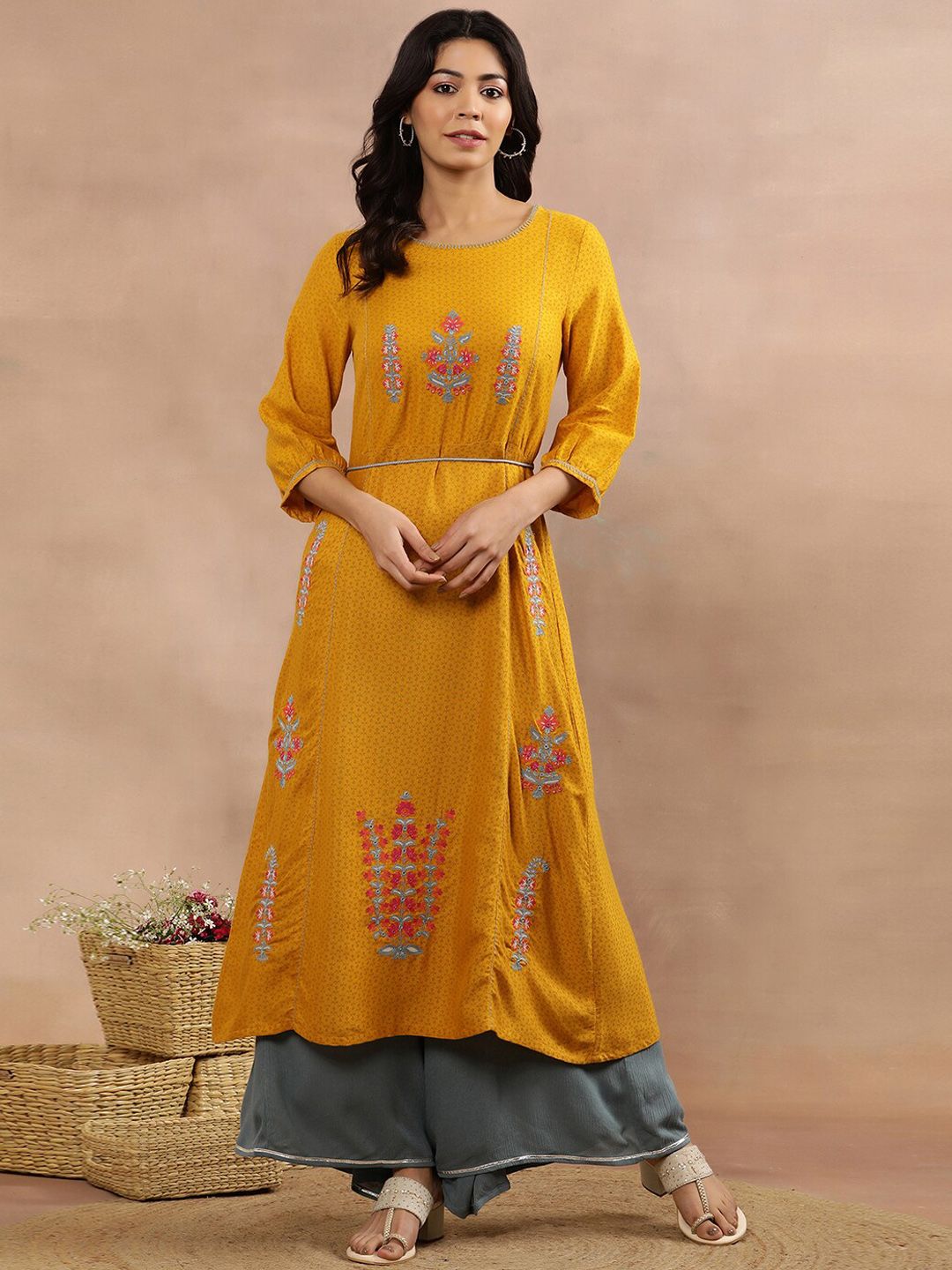 W Ethnic Motifs Embroidered Regular Mirror Work Kurta with Palazzo