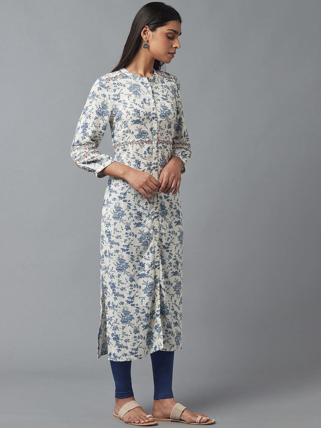 W Women White & Blue Floral Printed Thread Work Kurta
