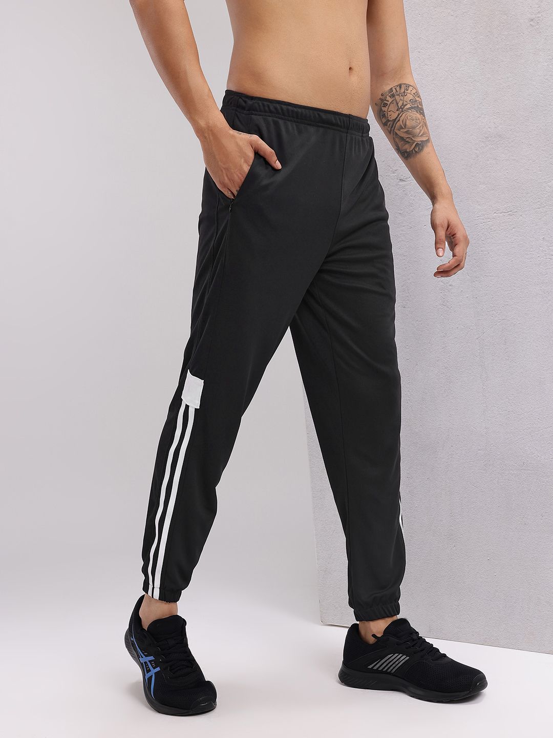 HRX by Hrithik Roshan Men Side Stripes Rapid-Dry Training Joggers