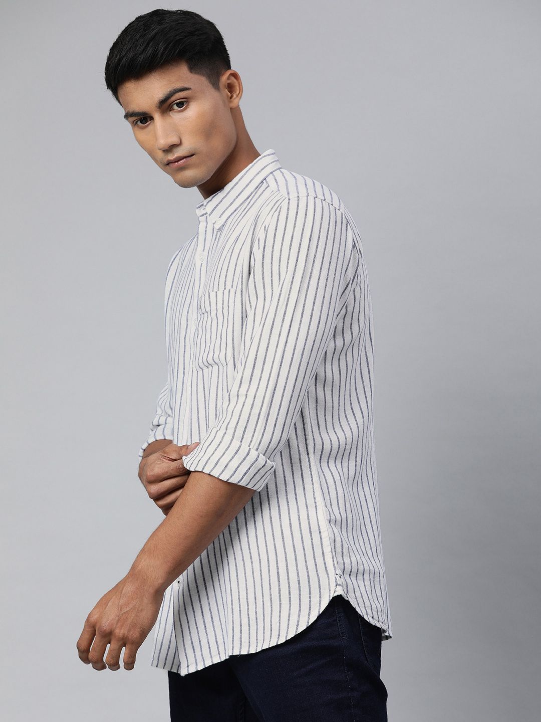 THE BEAR HOUSE Men White & Black Slim Fit Striped Cotton Casual Shirt