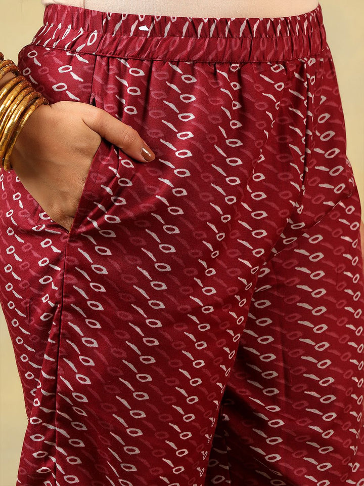 Mamicha Women Floral Printed Regular Thread Work Pure Cotton Kurta with Trousers & With Dupatta