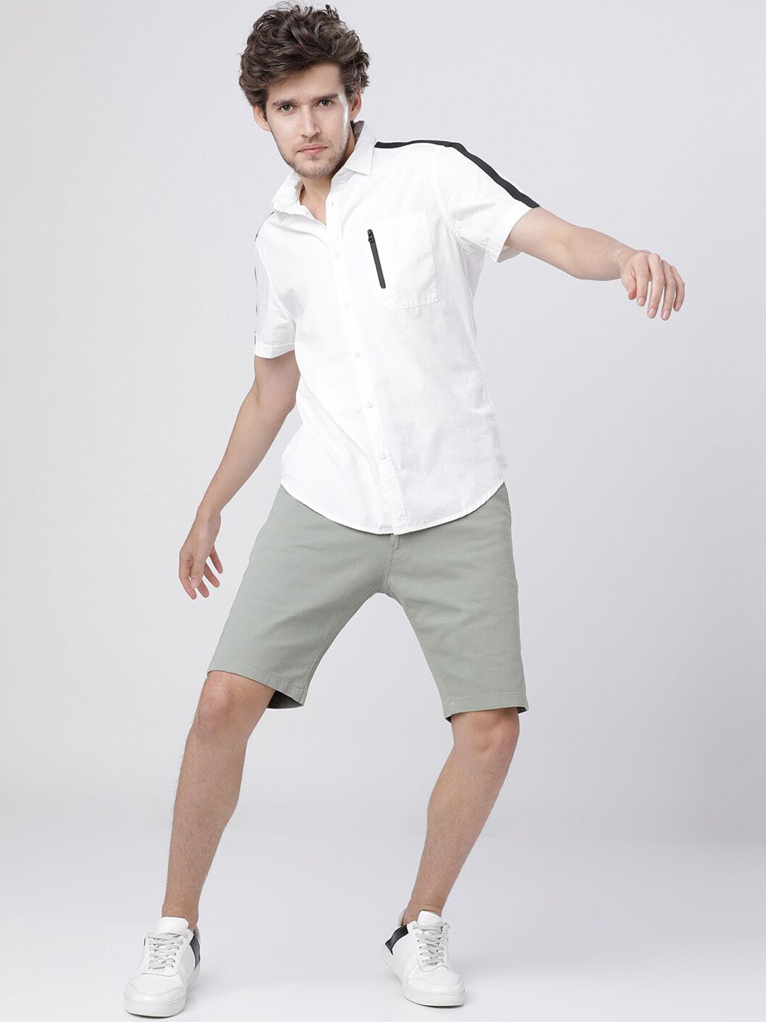 HIGHLANDER Men Green Solid Slim Fit Regular Shorts