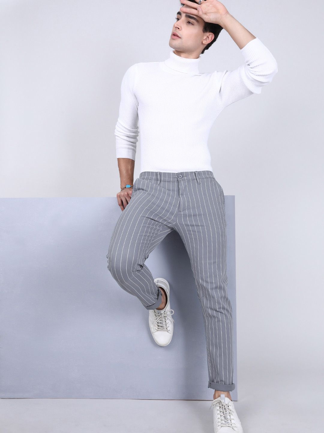 The Indian Garage Co Men Blue & White Slim Fit Striped Regular Trousers