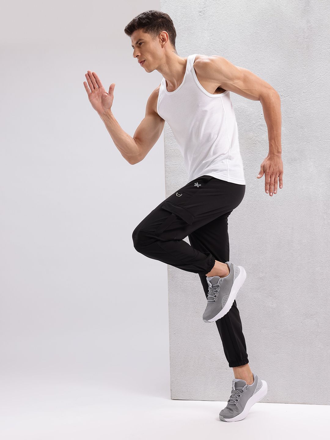 HRX by Hrithik Roshan Men Panelled Mid-Rise Rapid-Dry Training Cargos