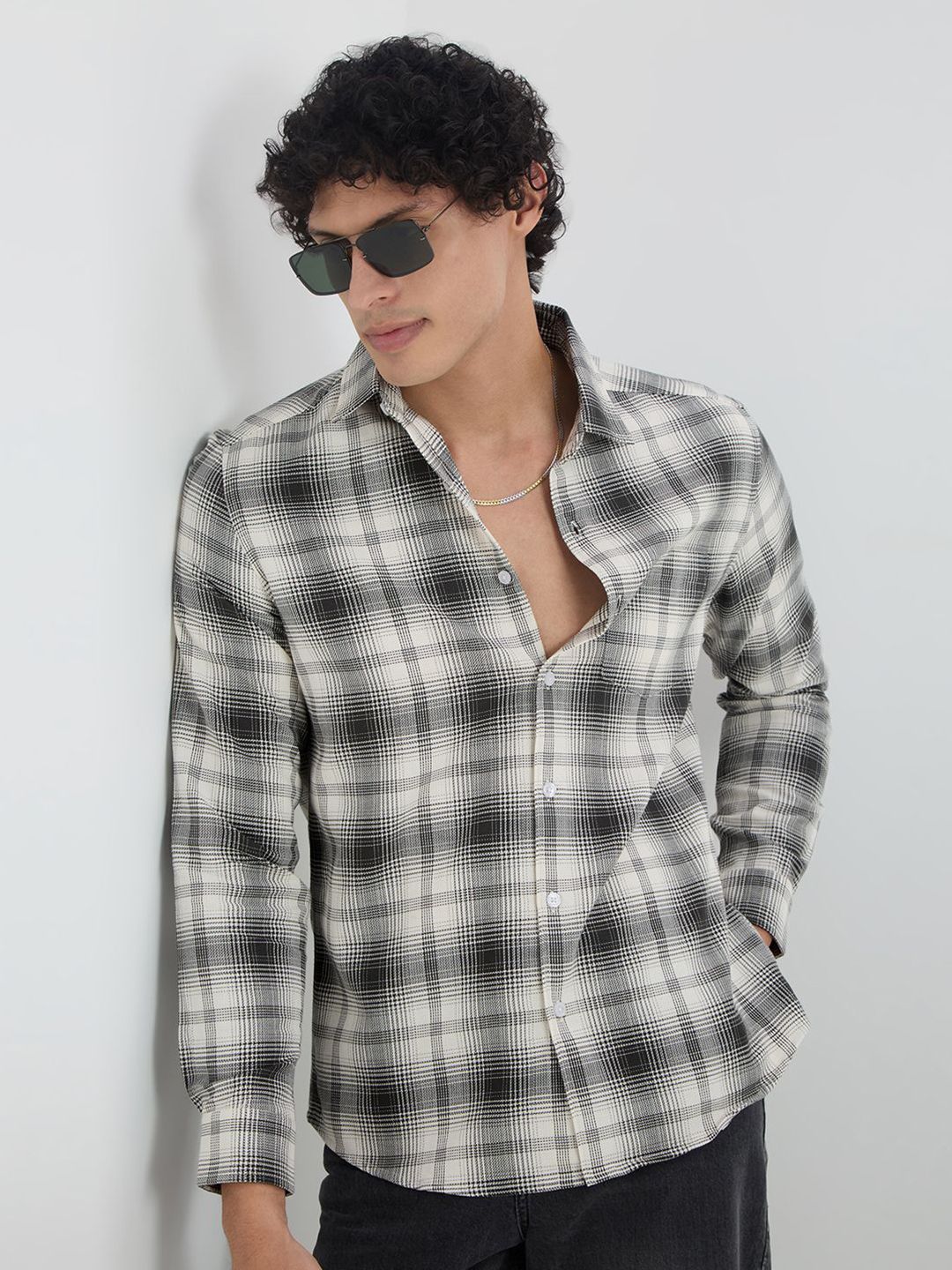 VASTRADO Men Classic Slim Fit Checked Cutaway Collar Satin Casual Shirt