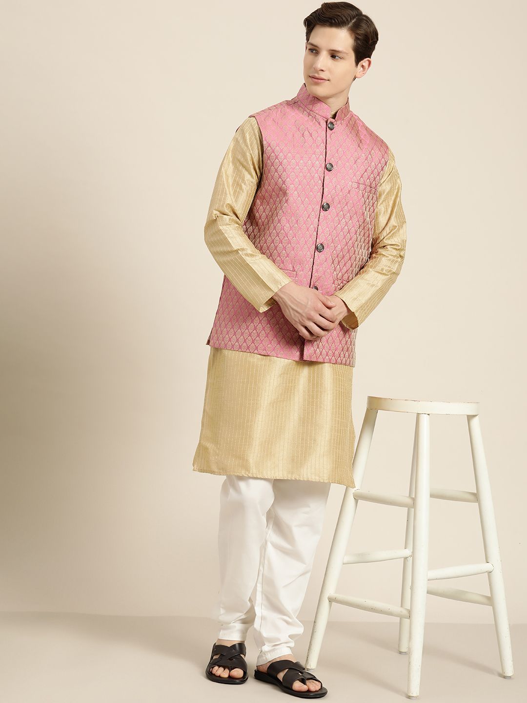 SOJANYA Lelaki Benang Belang Emas Bekerja Lurus Kurta Churidar & Jaket Nehru