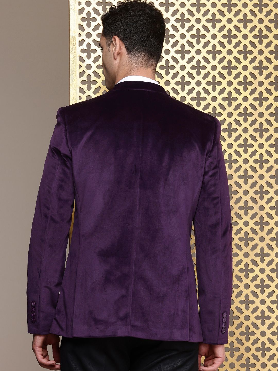 House of Pataudi Notched Lapel Single-Breasted Velvet Finish Jashn Party Blazer