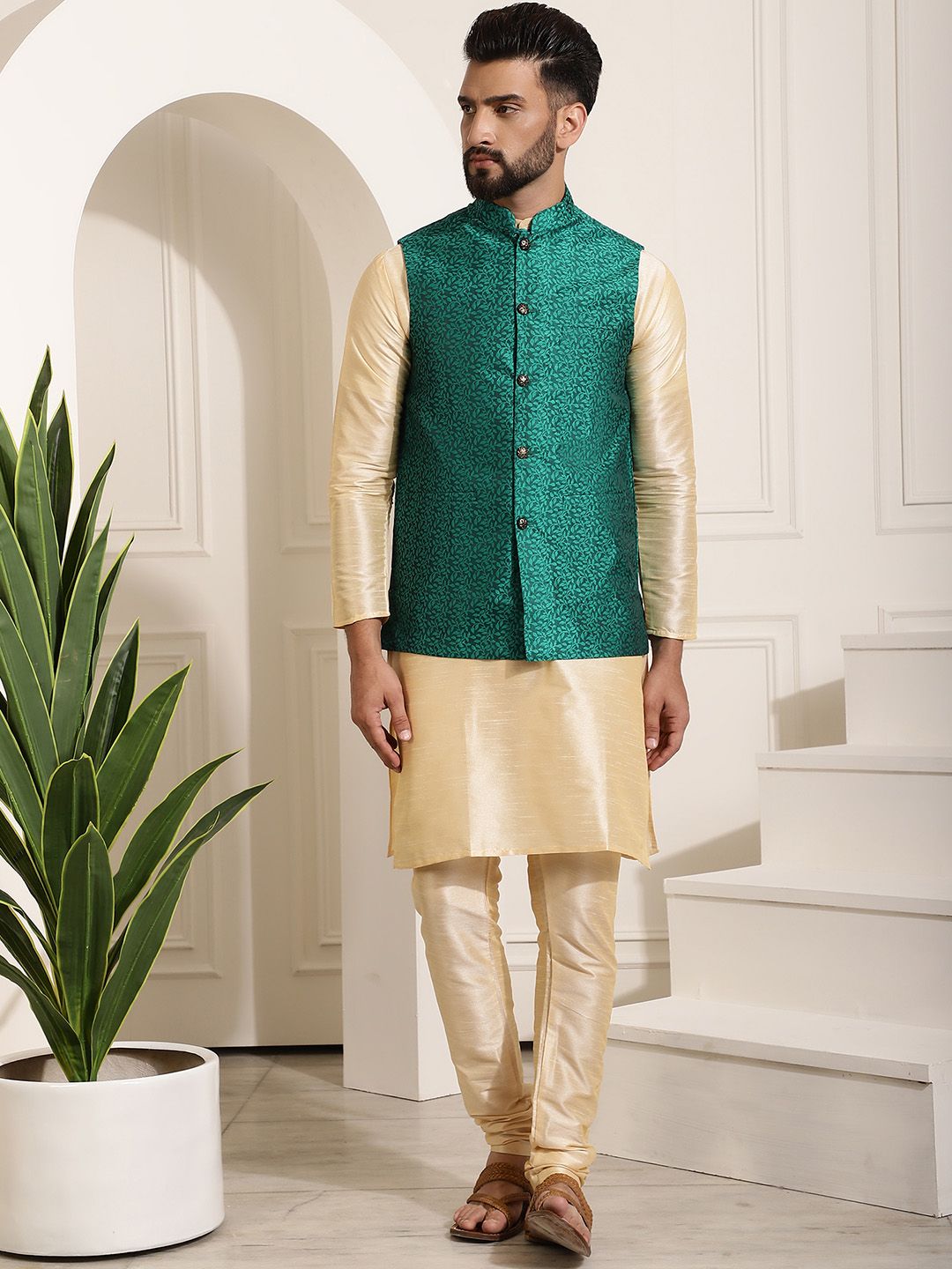SOJANYA Kurta Emas & Hijau Lelaki dengan Jaket Churidar Dan Nehru