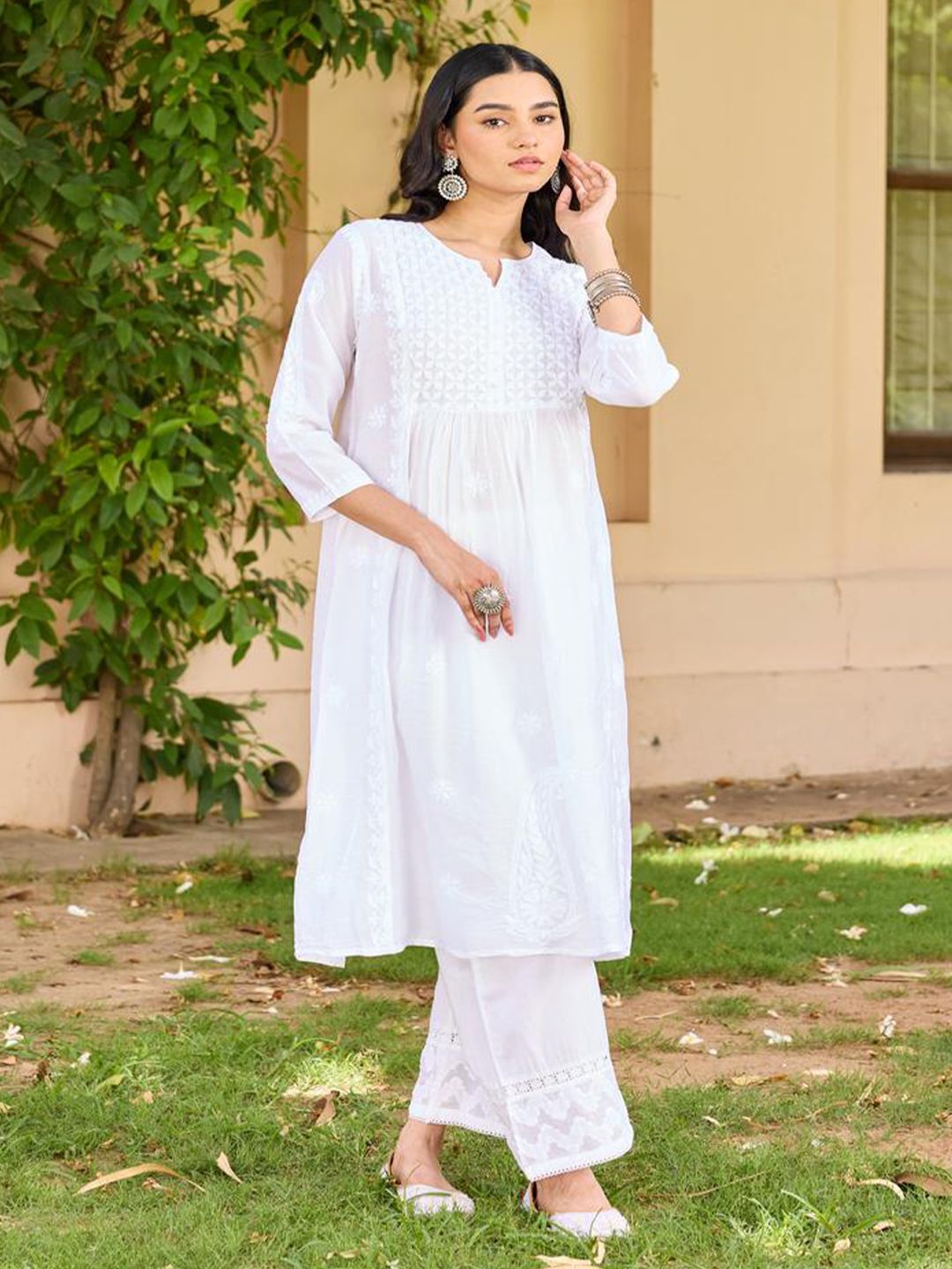 Rumah Wanita Chikankari Kurta Bersulam Chanderi Putih Chikankari