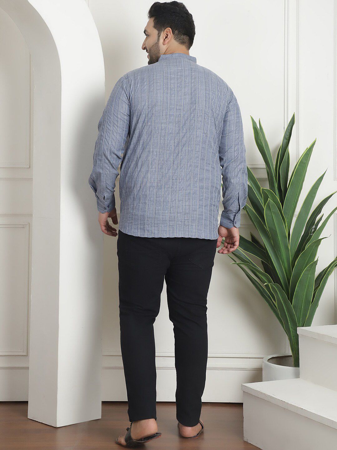 SOJANYA PLUS Geometric Embroidered Pure Cotton Kurta