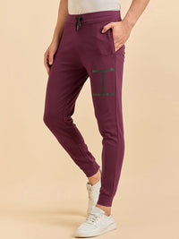 Impian manis lelaki pertengahan joggers