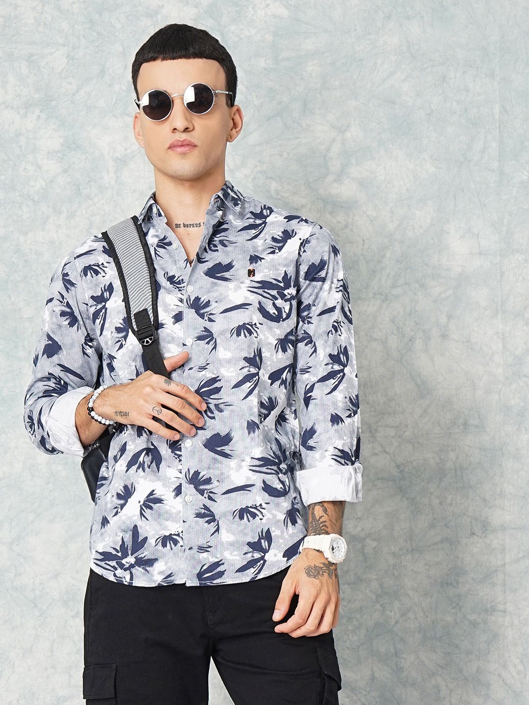 The Indian Garage Co Men White & Navy Blue Slim Fit Printed Casual Shirt